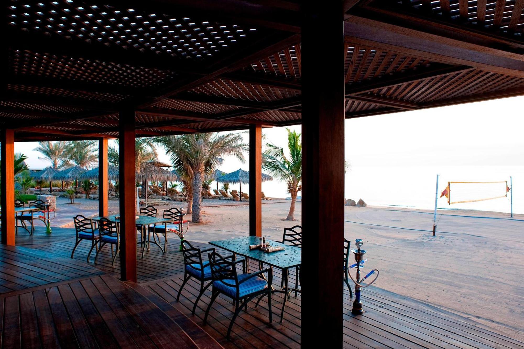 Le Meridien Al Aqah Beach Resort Esterno foto