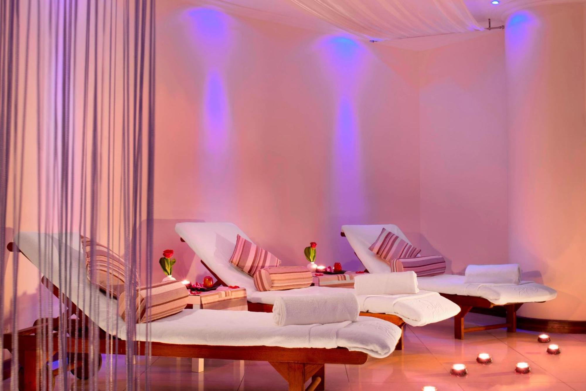 Le Meridien Al Aqah Beach Resort Esterno foto A relaxation room at a spa