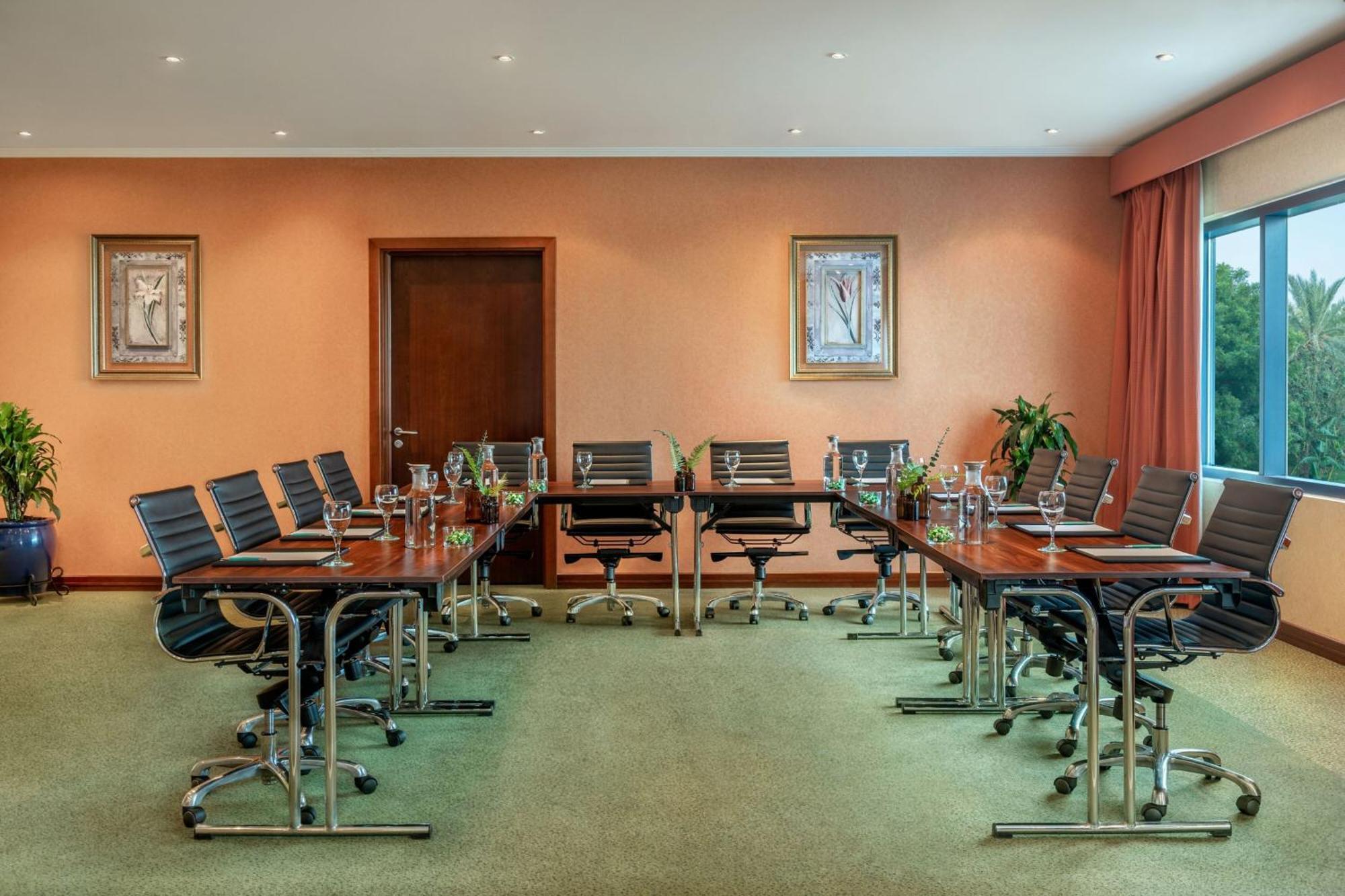Le Meridien Al Aqah Beach Resort Esterno foto Meeting room