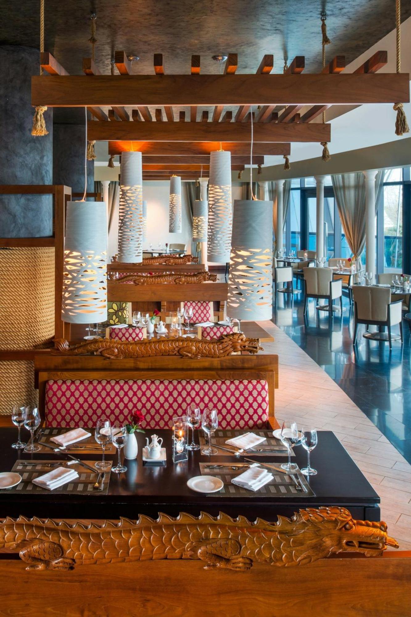 Le Meridien Al Aqah Beach Resort Esterno foto The restaurant