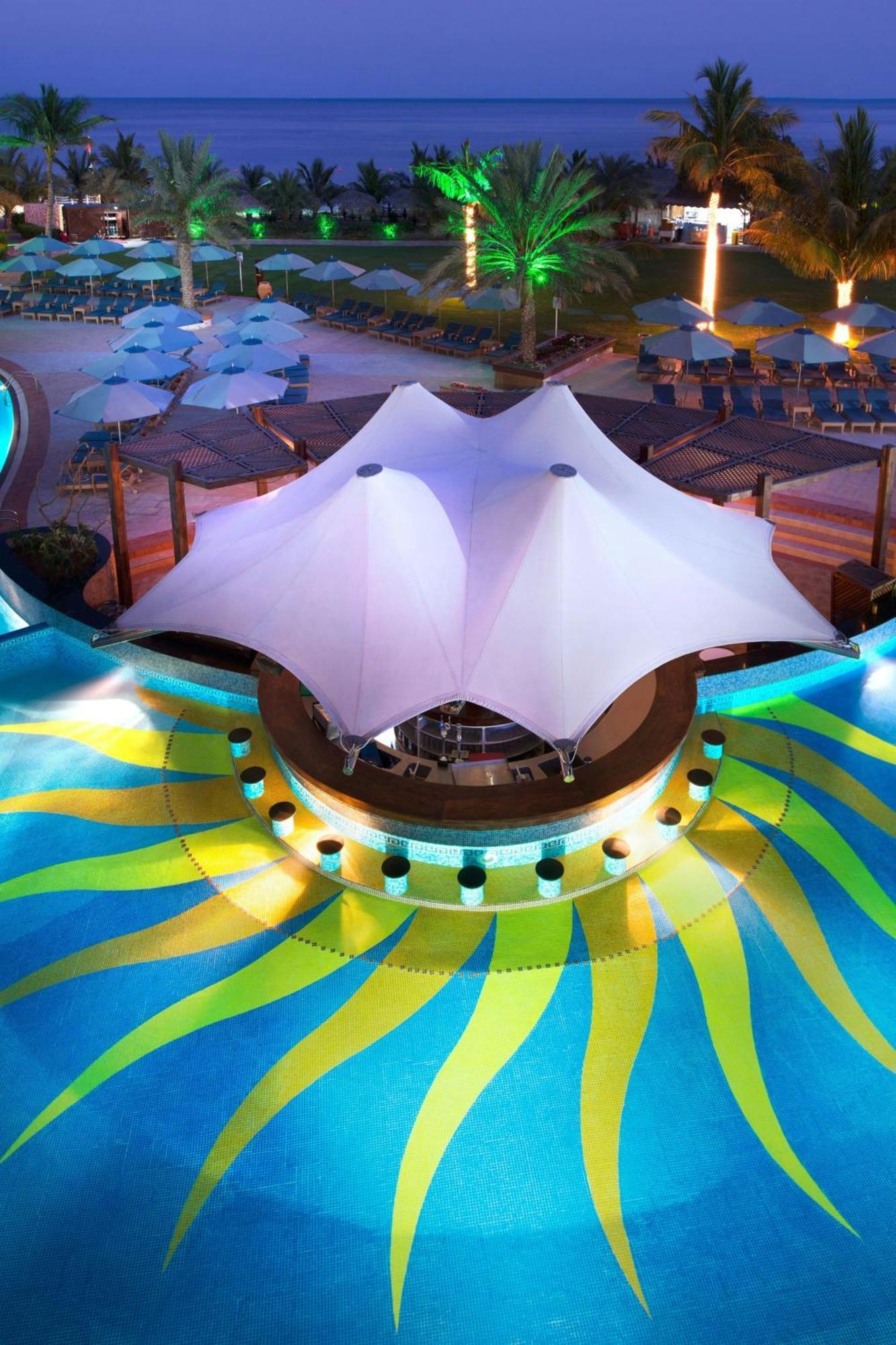 Le Meridien Al Aqah Beach Resort Esterno foto The "Star"