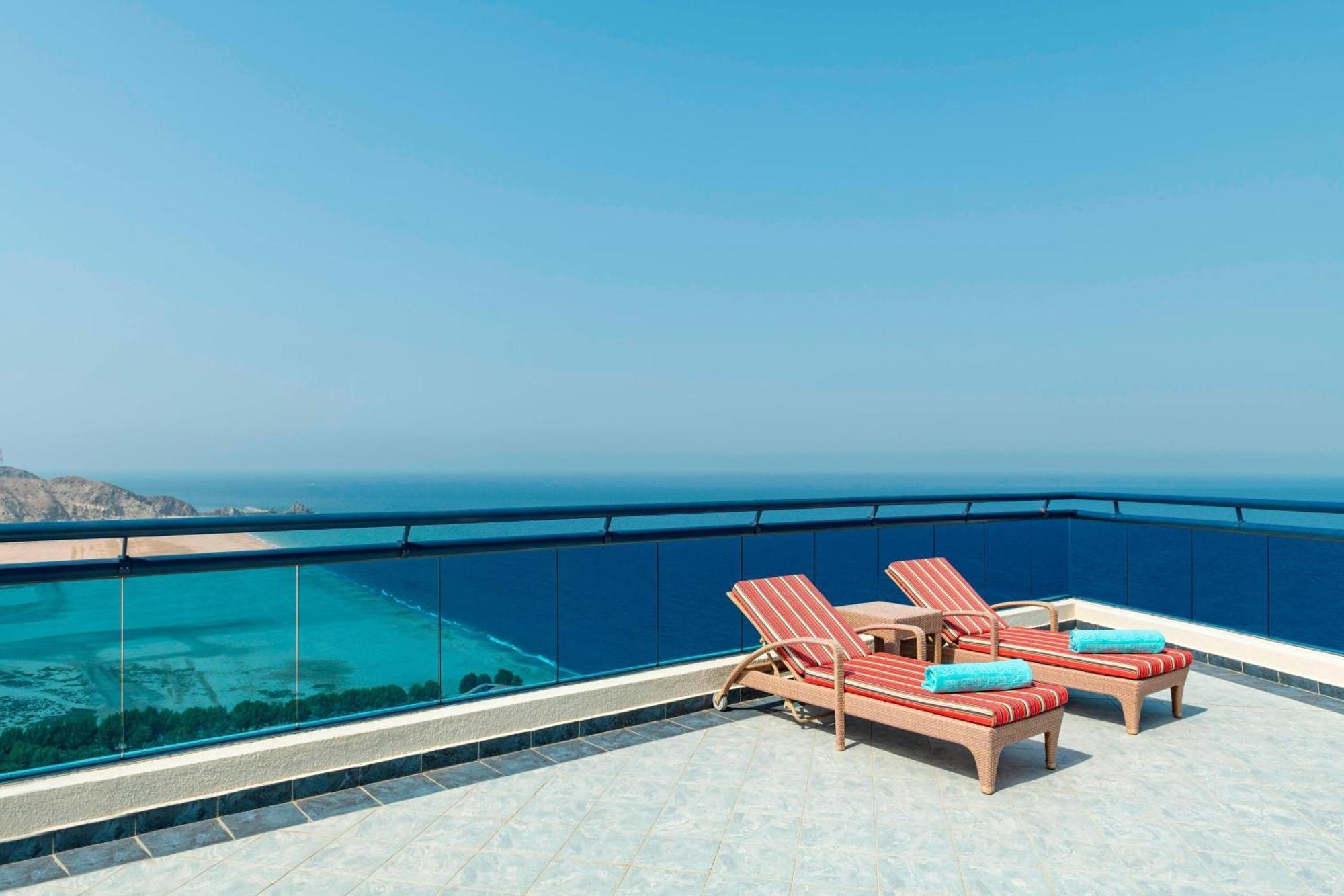 Le Meridien Al Aqah Beach Resort Esterno foto View from the rooftop