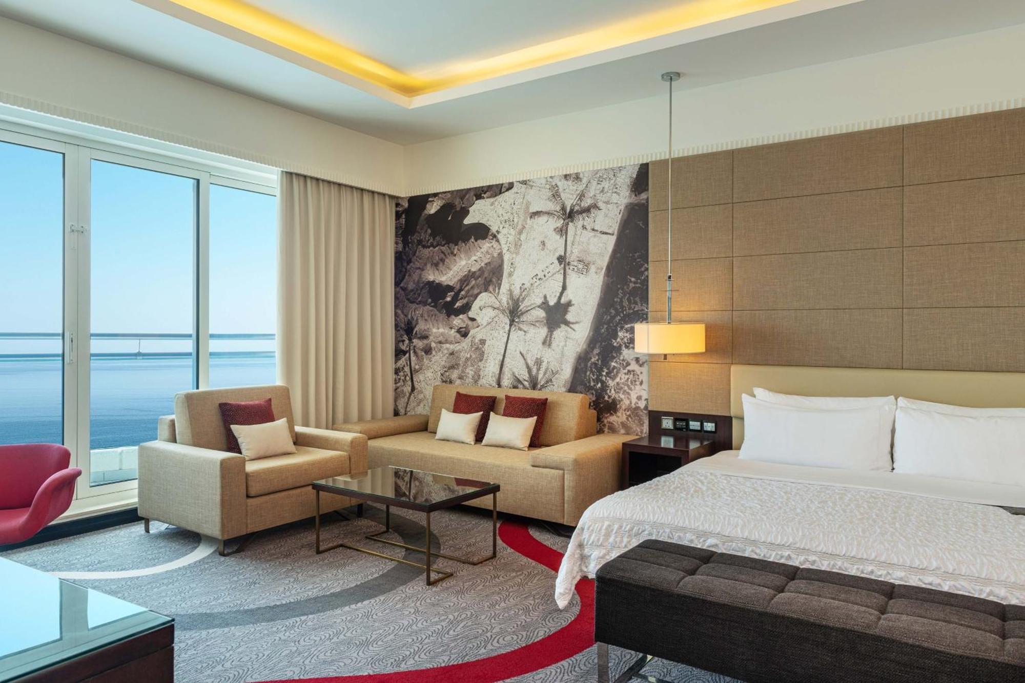 Le Meridien Al Aqah Beach Resort Esterno foto A room at the hotel