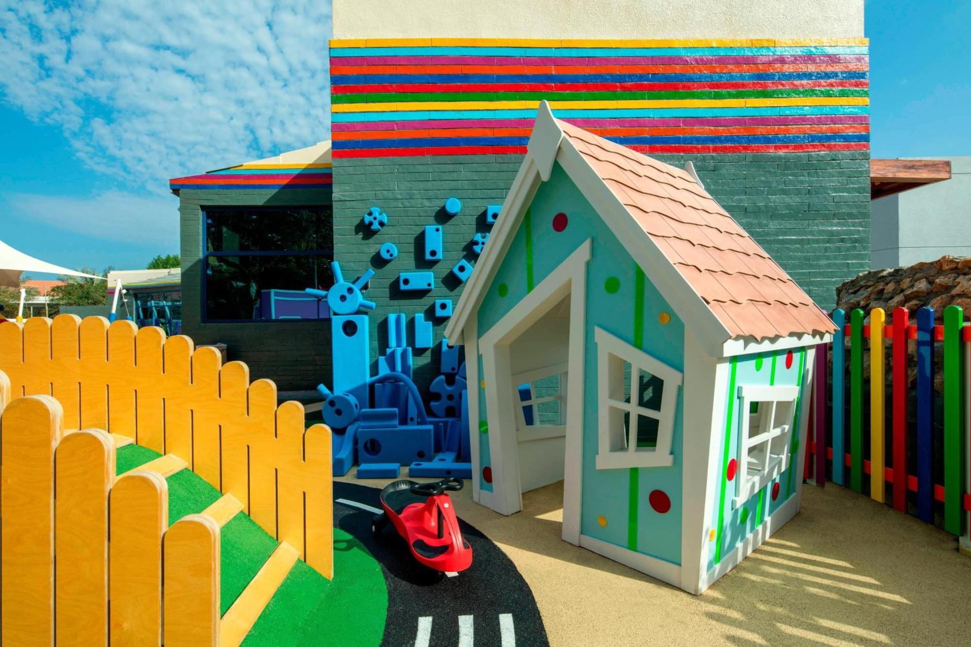 Le Meridien Al Aqah Beach Resort Esterno foto The Children's Museum of Oakville
