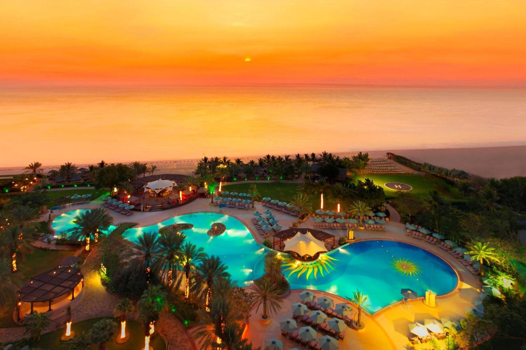 Le Meridien Al Aqah Beach Resort Esterno foto The Dead Sea at sunset