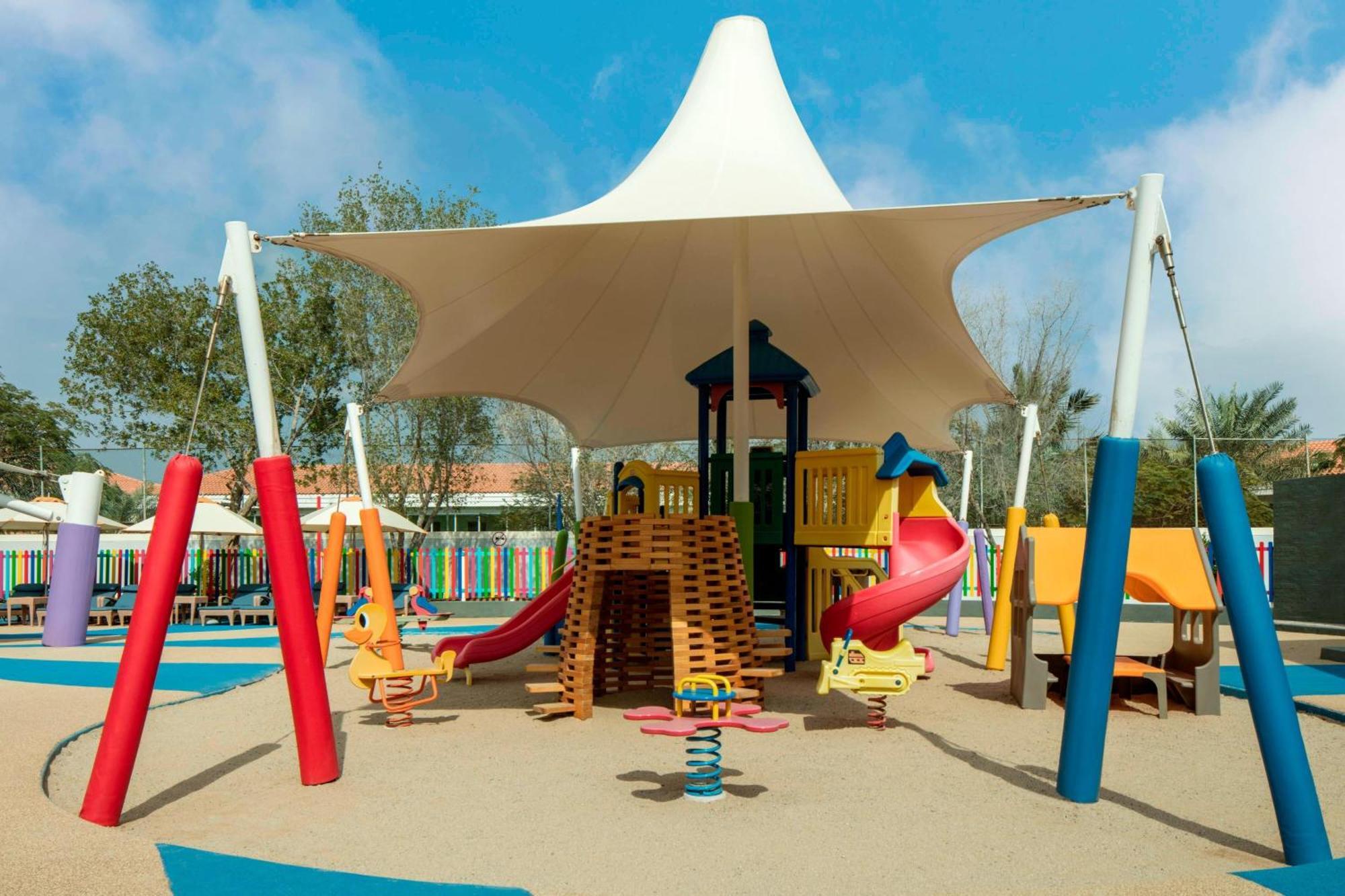 Le Meridien Al Aqah Beach Resort Esterno foto Playground at the resort