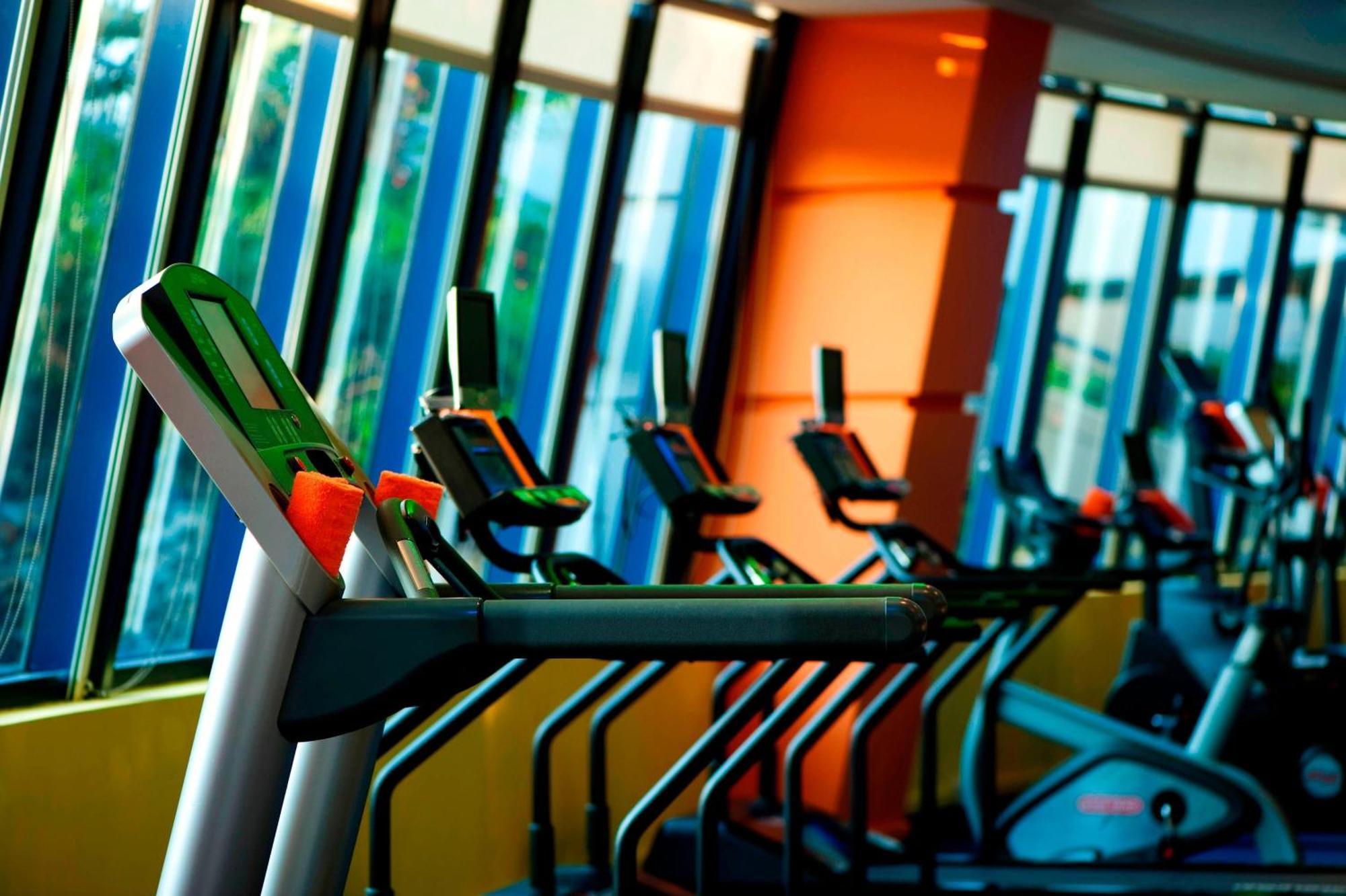 Le Meridien Al Aqah Beach Resort Esterno foto The gym at the hotel