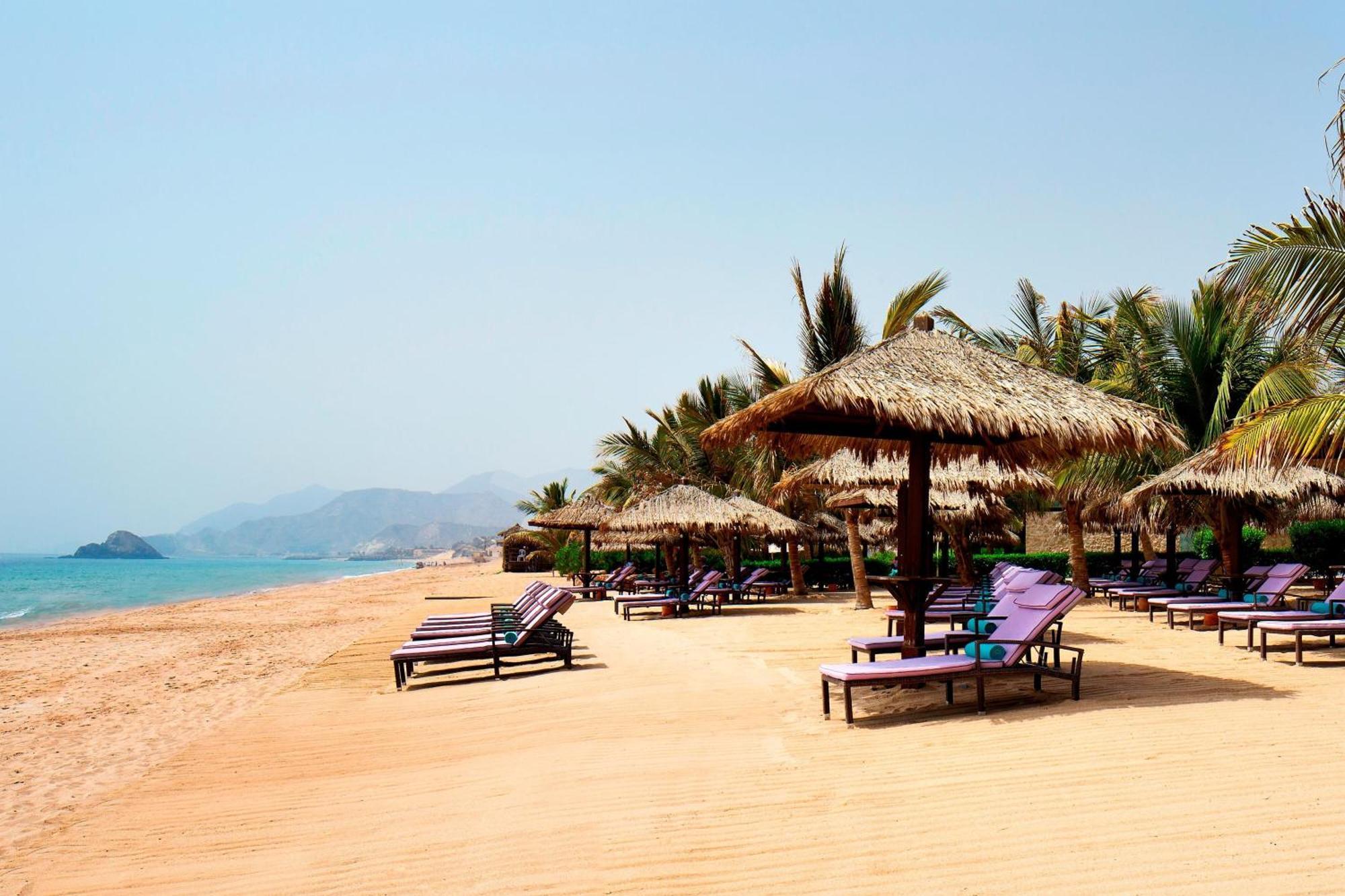 Le Meridien Al Aqah Beach Resort Esterno foto The beach at the Kempinski Hotel, Muscat