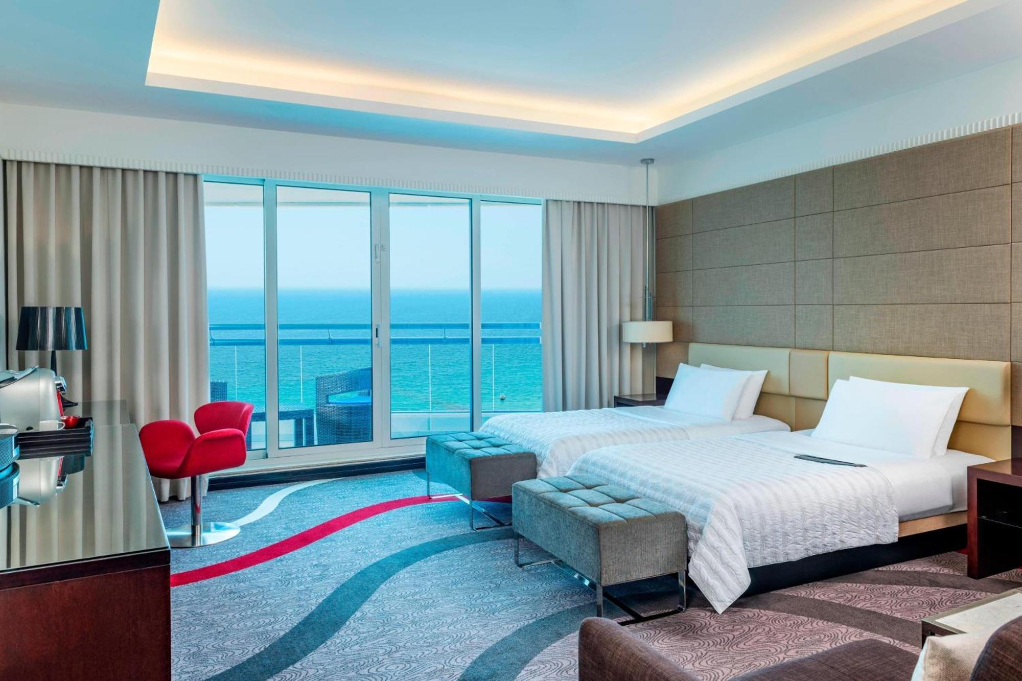 Le Meridien Al Aqah Beach Resort Esterno foto Deluxe room