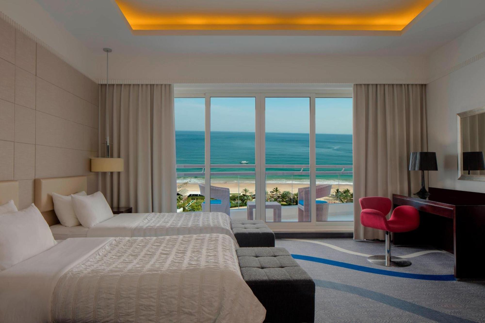 Le Meridien Al Aqah Beach Resort Esterno foto A guest room at the Le Royal