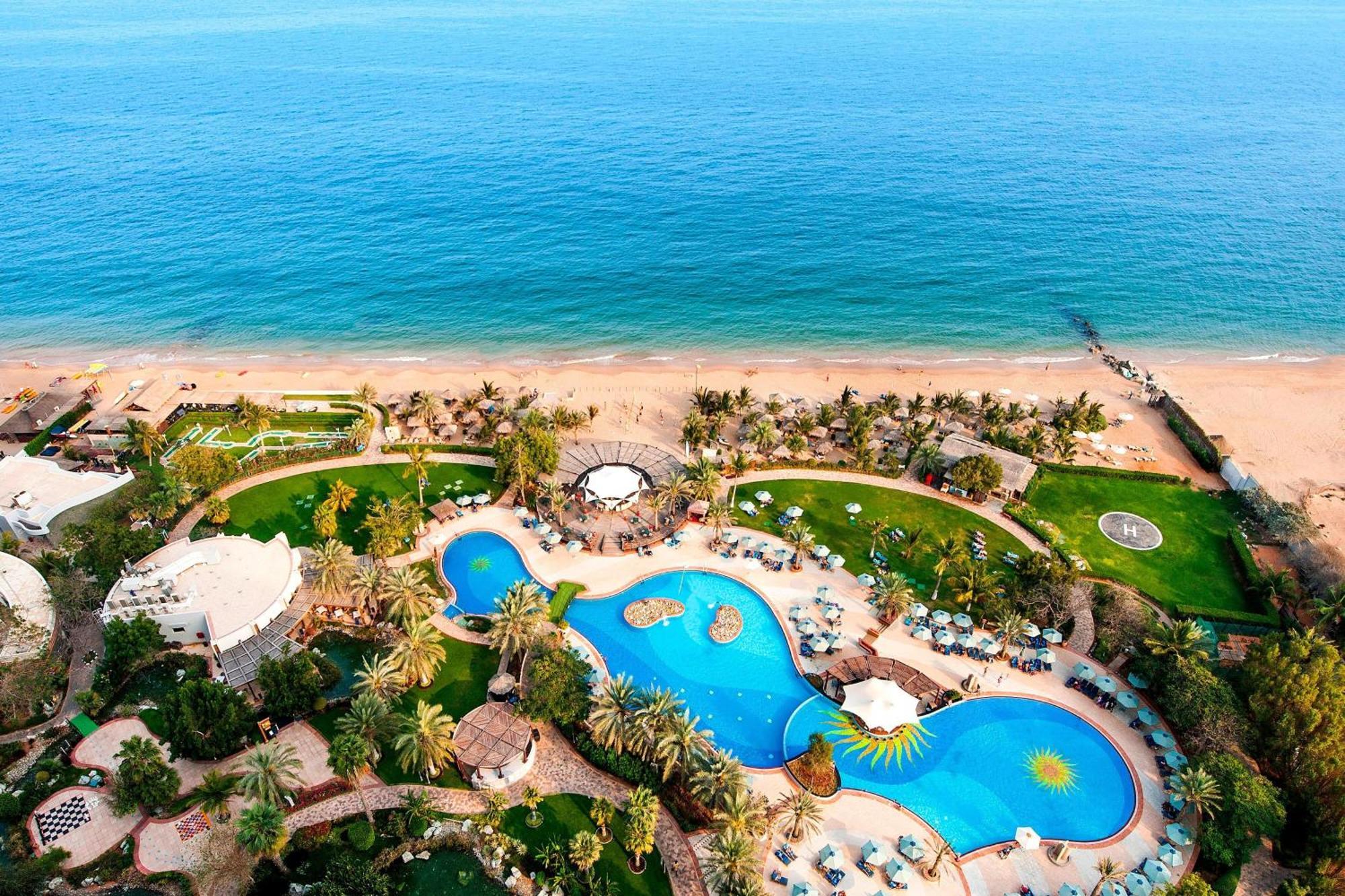 Le Meridien Al Aqah Beach Resort Esterno foto Aerial view of the resort