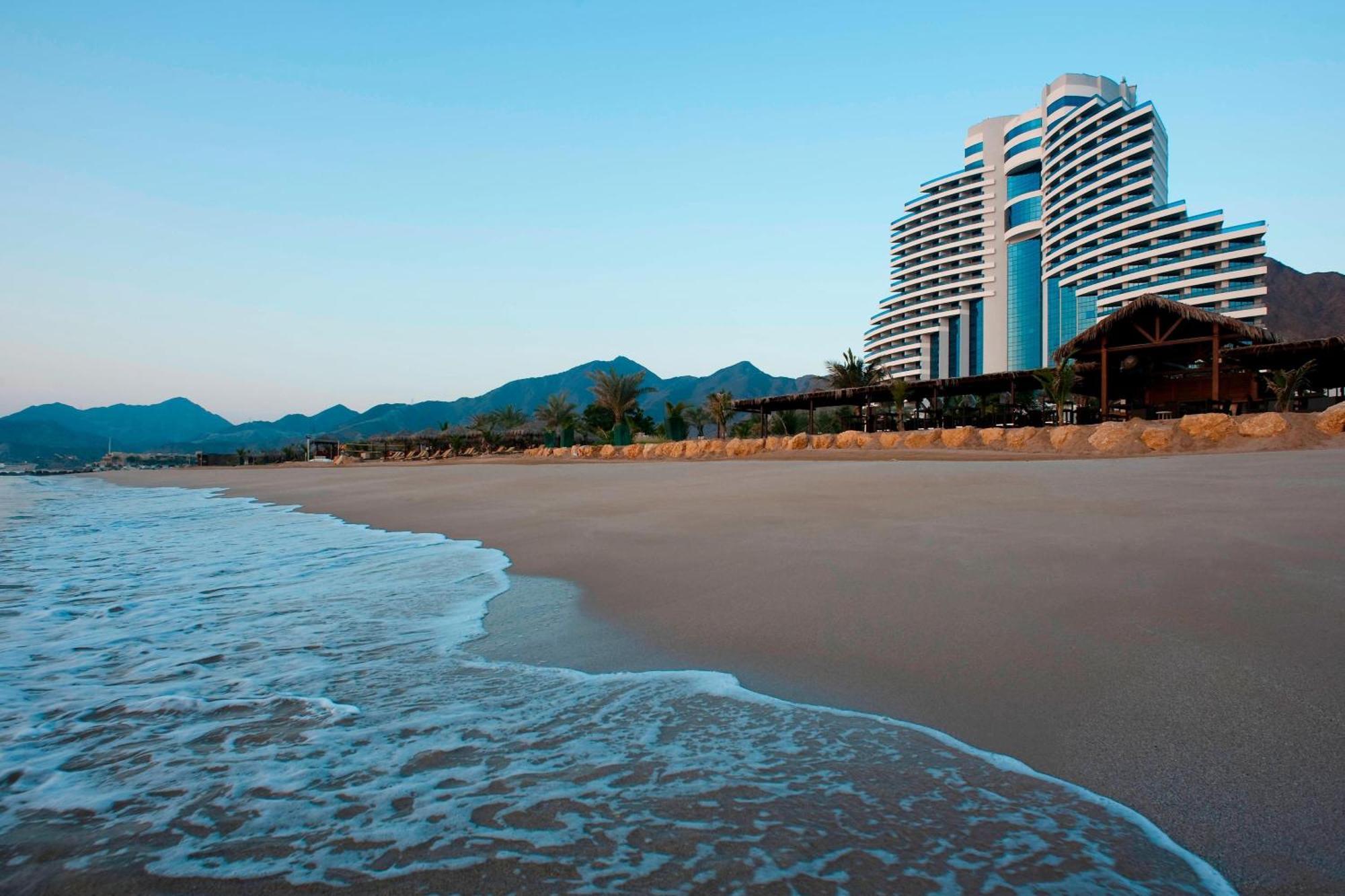 Le Meridien Al Aqah Beach Resort Esterno foto Hilton Phuket Resort & Spa
