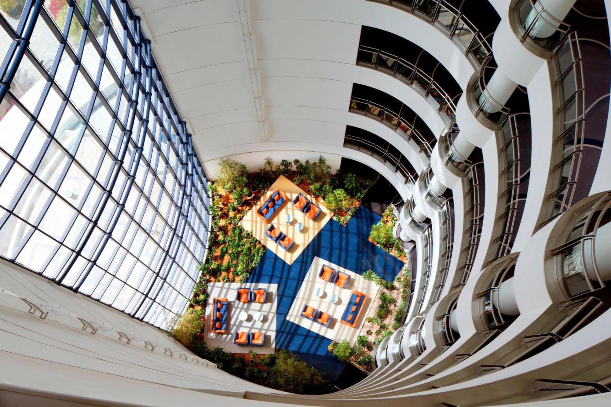 Le Meridien Al Aqah Beach Resort Esterno foto The atrium at the University of East London
