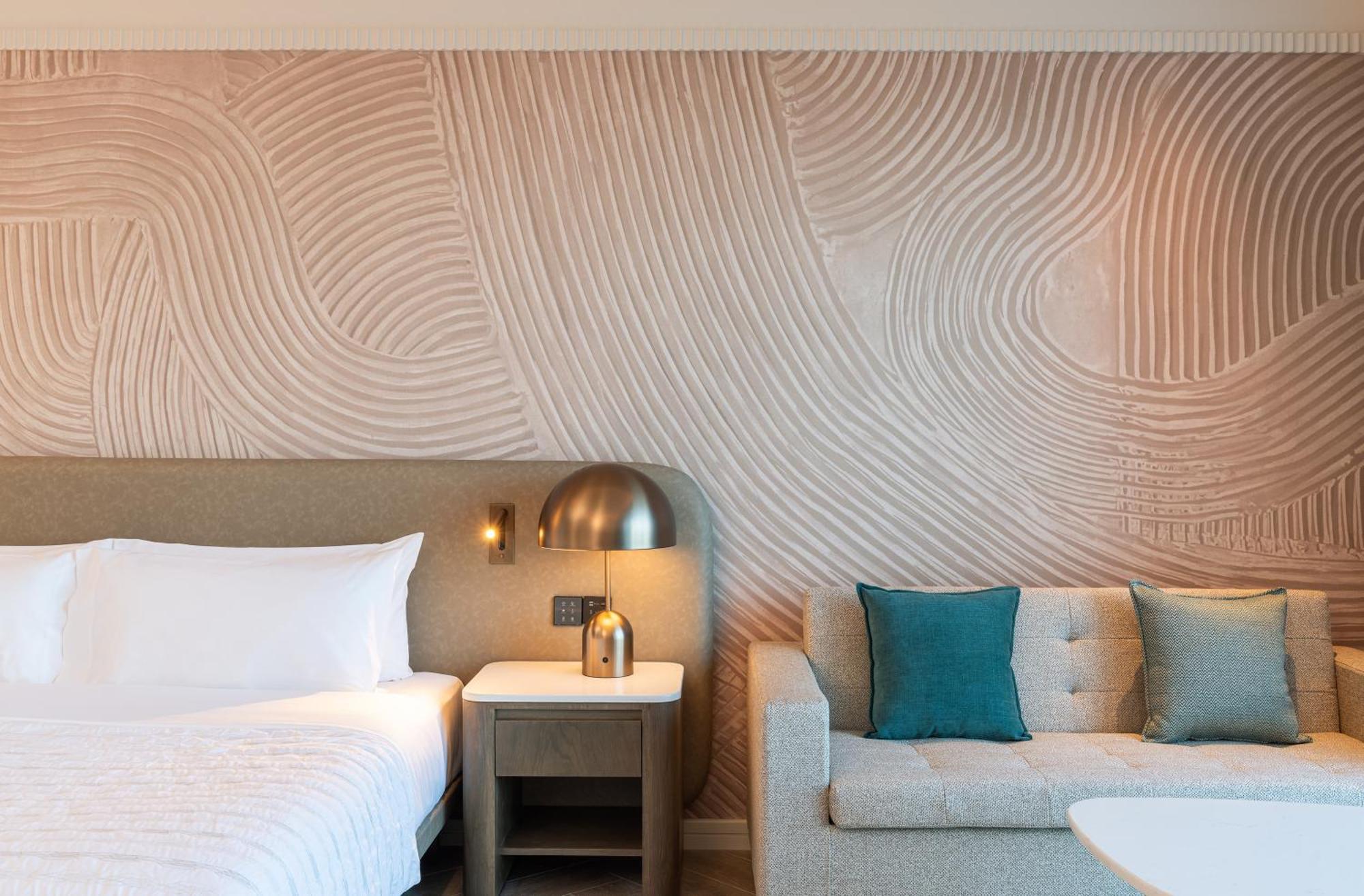 Le Meridien Al Aqah Beach Resort Esterno foto A room at the hotel
